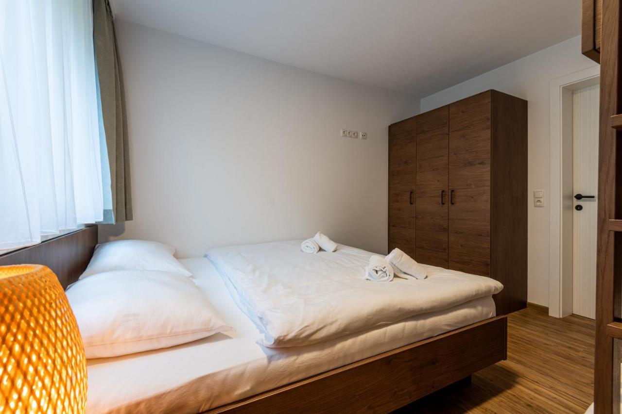 Amelies Mountain View Apartment Kaprun Bagian luar foto