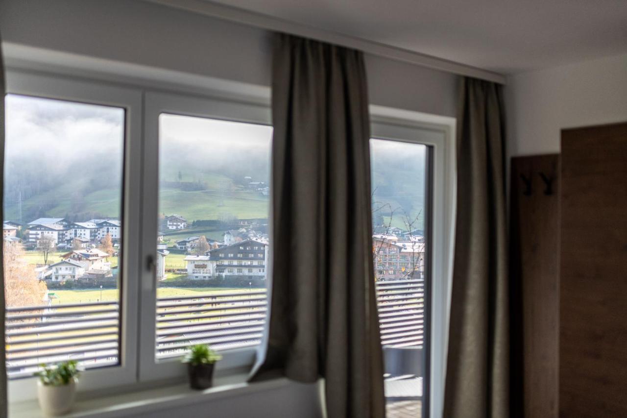 Amelies Mountain View Apartment Kaprun Bagian luar foto