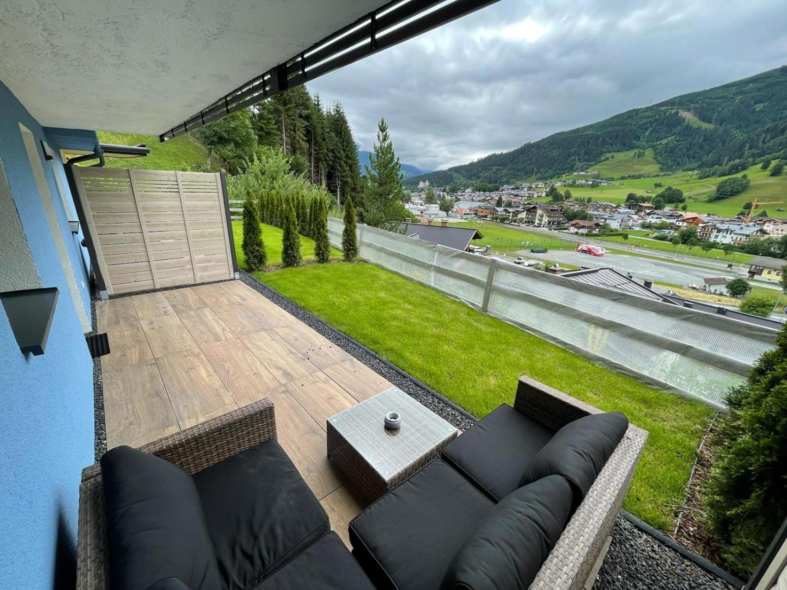 Amelies Mountain View Apartment Kaprun Bagian luar foto